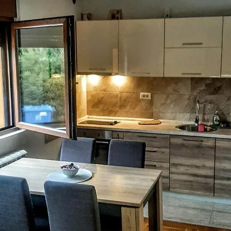 Ares Apartment *